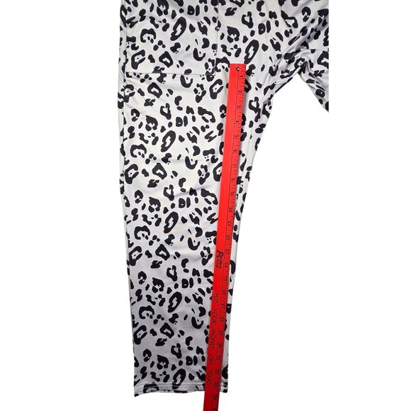 Jumpsuit Womens Medium Snow Leopard Print Pockets Soft Lightweight Lounge NEW - Picture 9 of 11